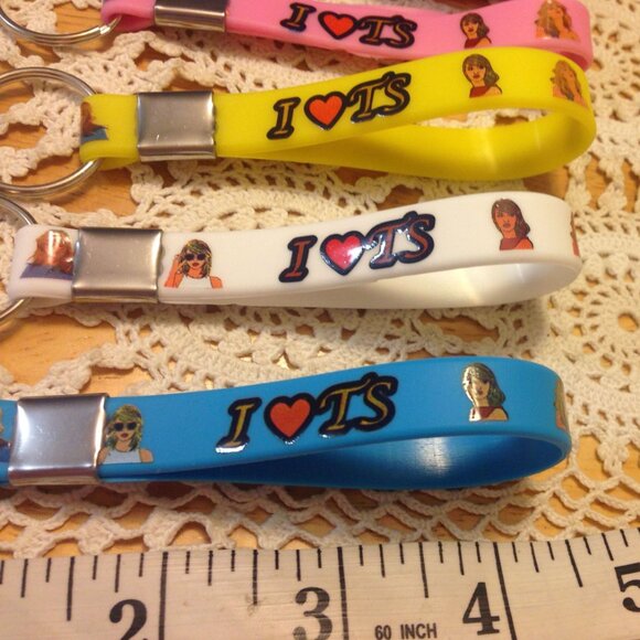 swiftie alert - four T.S. keyrings - Picture 3 of 4